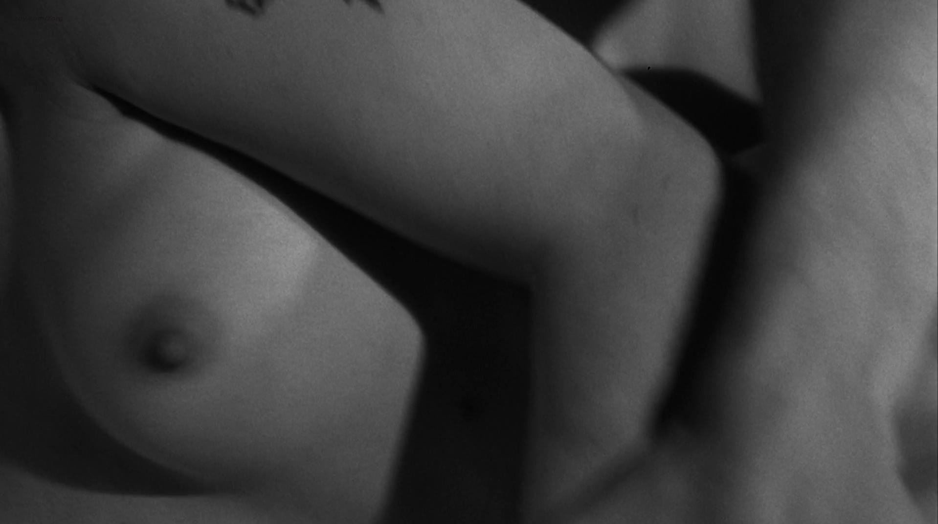 Fairuza Balk naked xxx video from American History X (1998)